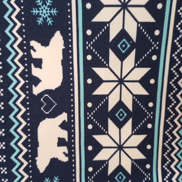 No Boundaries Polar Bear, Snowflakes and Dots Long Sleeve Top, XXL - Picture 3 of 4